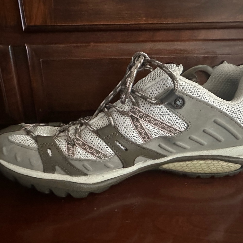 Merrill Hiking shoes